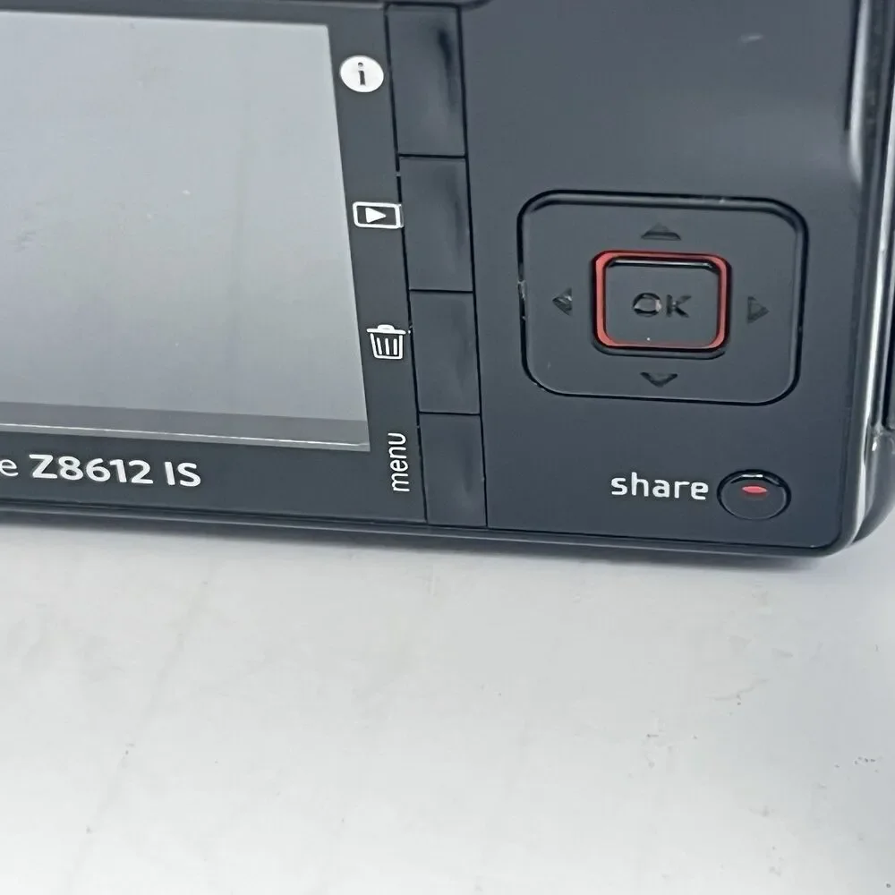 Kodak Z8612 IS Easy Share 8.1MP 12x Zoom Camera w/ Case & Charger- Works Great!